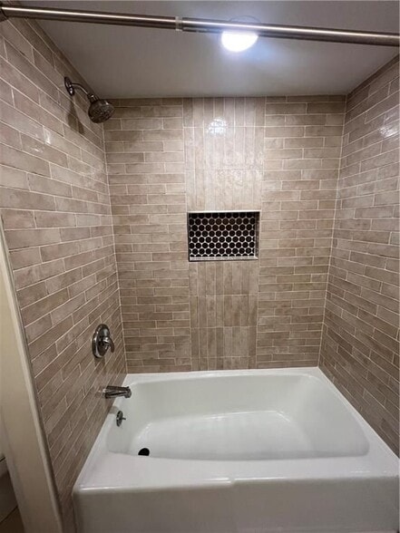 Building Photo - 6851 Roswell Rd NE