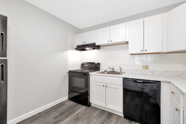 Interior Photo - 430 River