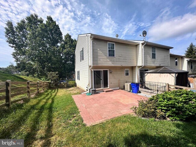 Building Photo - 101 S Oak Cliff Ct