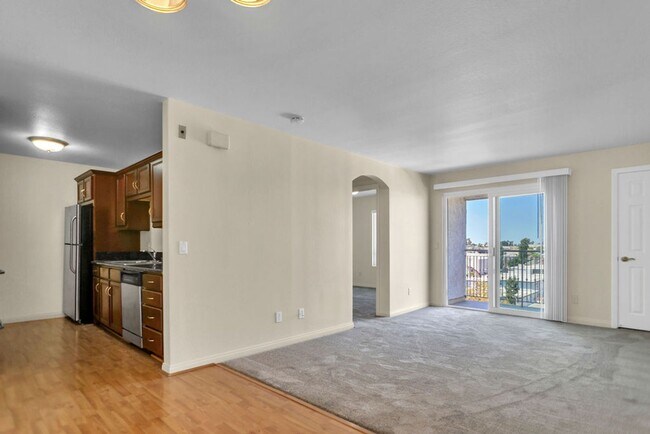 Building Photo - Great 2/1 condo close to SDSU and Colina Del Sol Park!