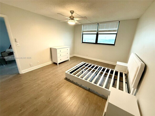 Building Photo - 1266 S Military Trail