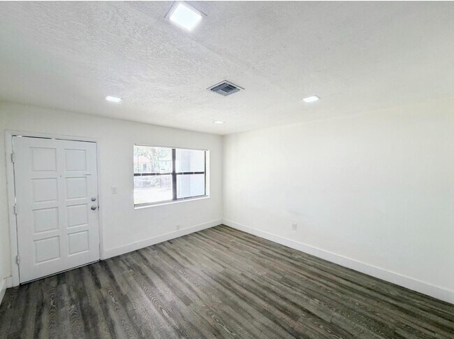 Building Photo - 1135 NW 127th St