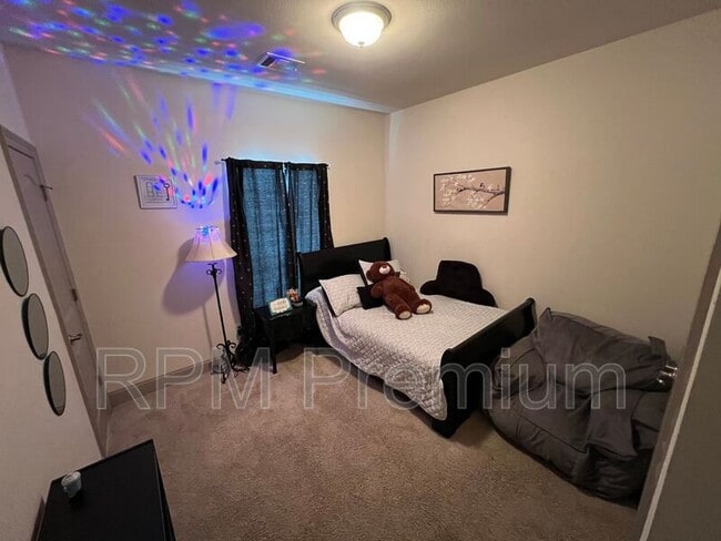 Building Photo - 18063 River Landing Dr