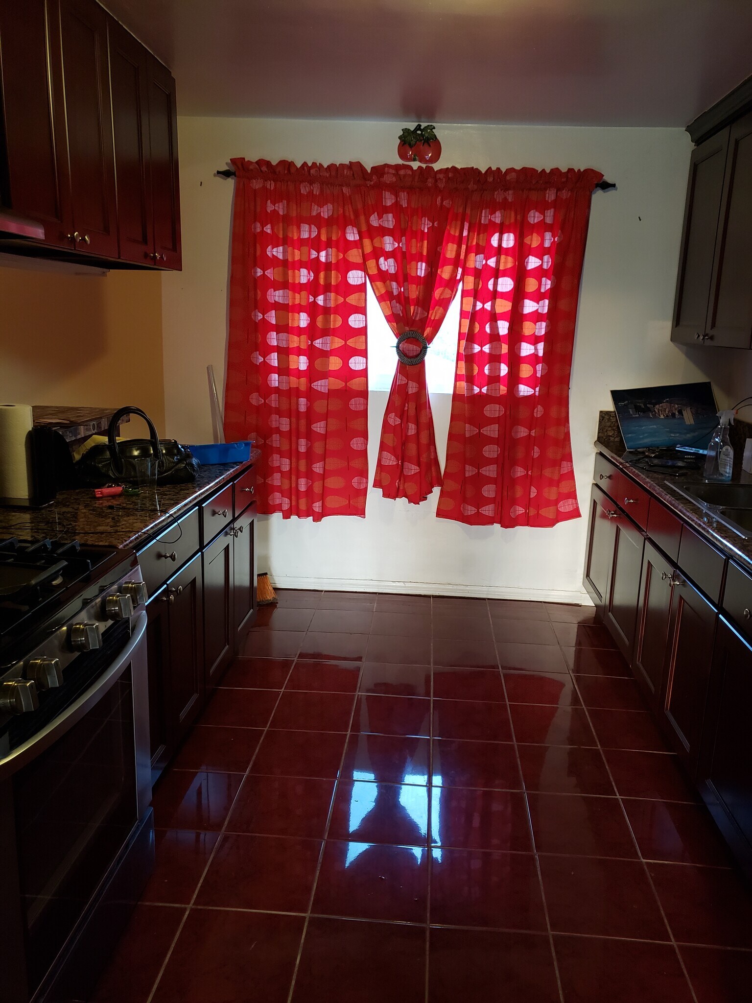 Kitchen - 13508 Doty Ave