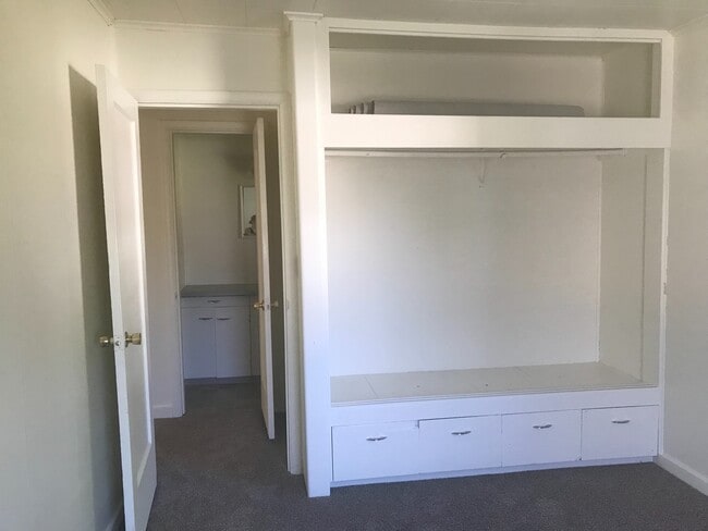 Building Photo - 2 bedroom 1 Bath