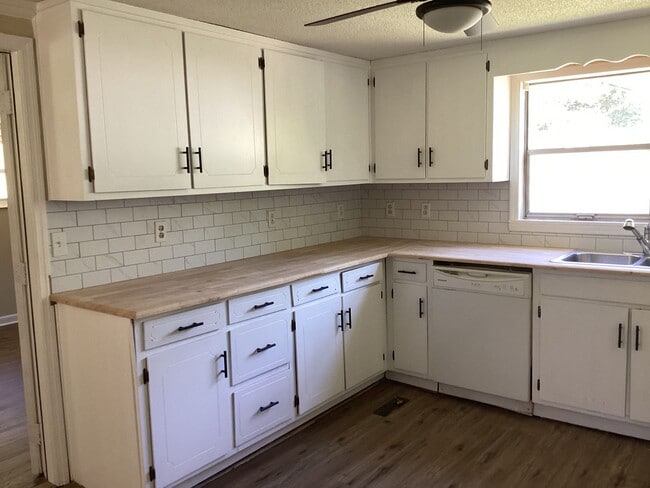 Building Photo - Newly Renovated Home In Harrison