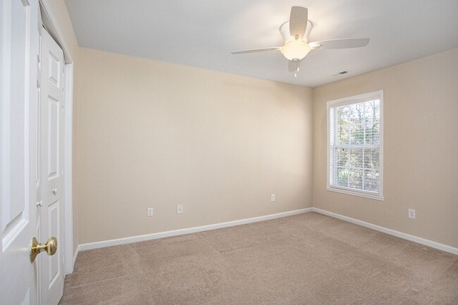 Building Photo - 3 bedroom home with large, fenced backyard convenient to RTP!