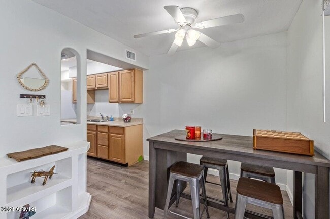 Building Photo - 948 S Alma School Rd