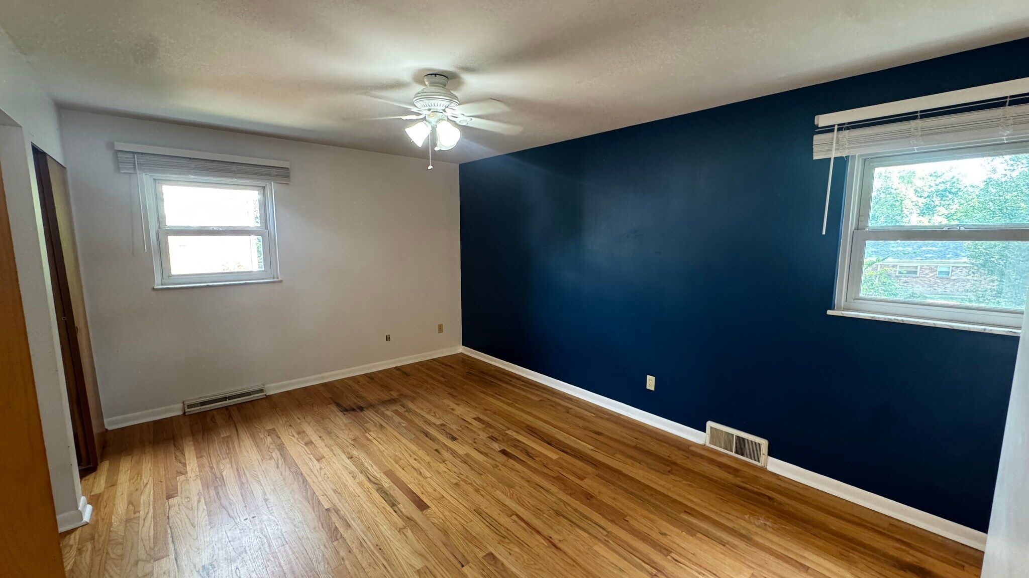Building Photo - 1886 Kingsway Ct
