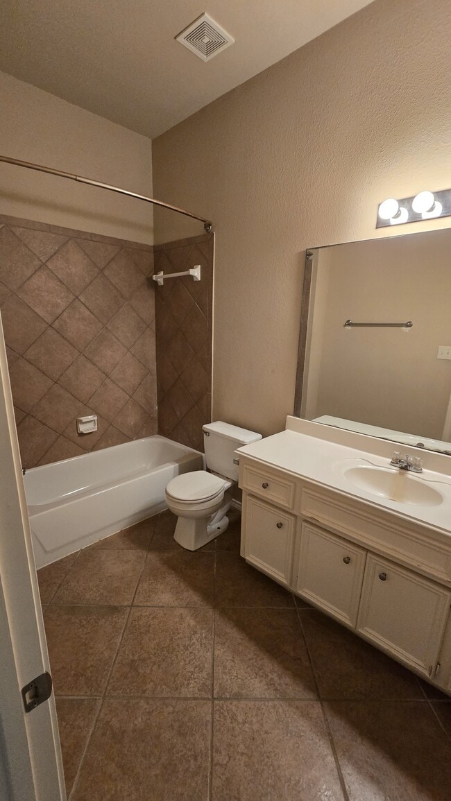 Building Photo - 2918 Hebert Trail Dr
