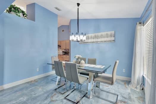 Building Photo - 1530 SW Escobar Ln