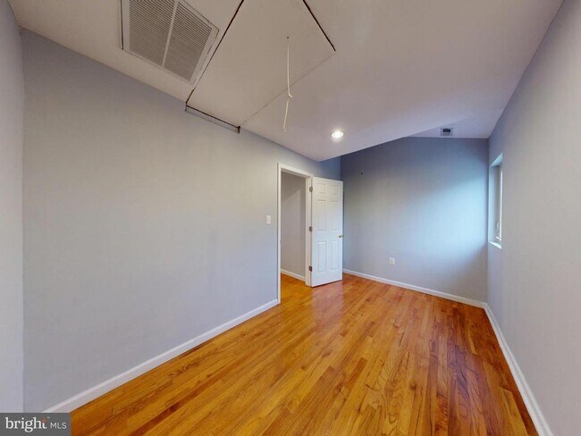 Building Photo - 3137 S Glebe Rd