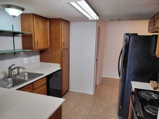Kitchen - 8801 Clearbrook Trail
