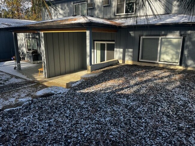 Building Photo - 1306/1308 E Farwell