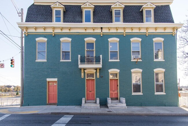 Building Photo - 204 Summit Ave