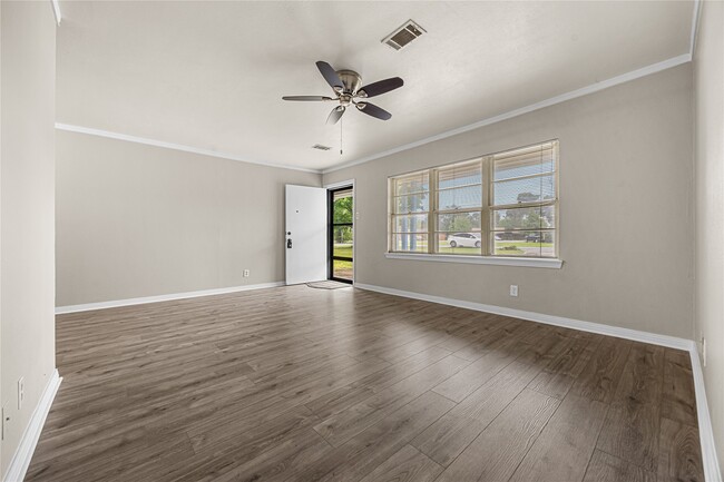 Building Photo - 223 Wildwood St