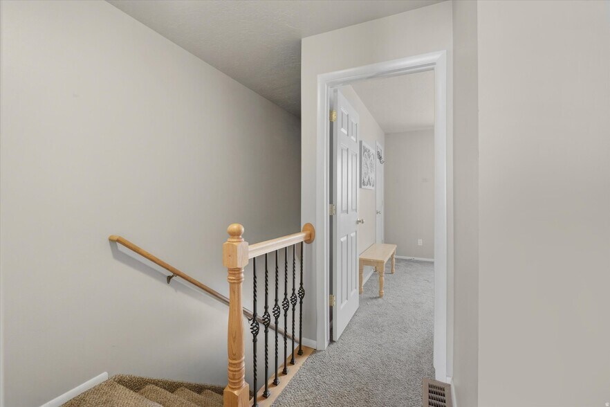 Building Photo - 147 W 1190 N