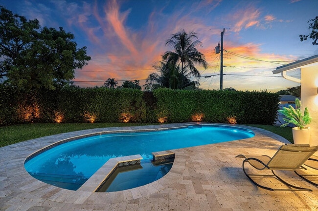 Building Photo - 440 N Rainbow Dr