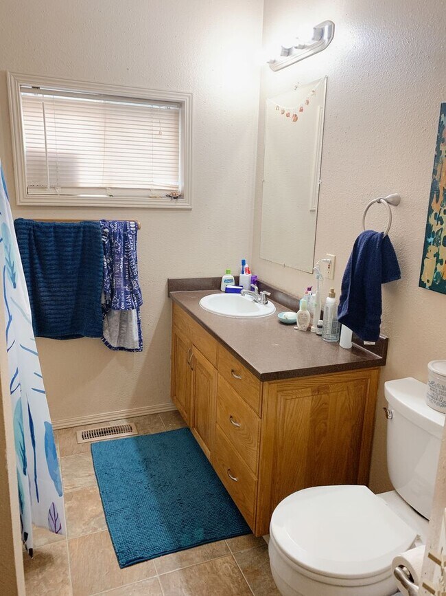 Building Photo - 313/315 Gladstone St