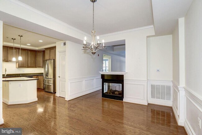 Building Photo - 320 S West St