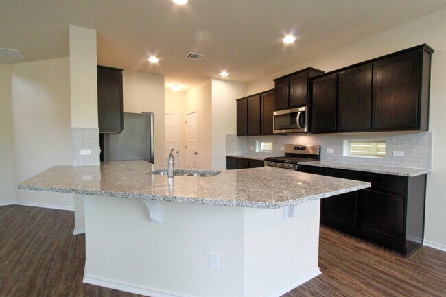 Building Photo - 3651 Sandy Brook Dr