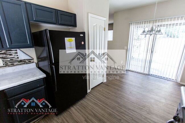 Building Photo - 2185 N Mosley Dr