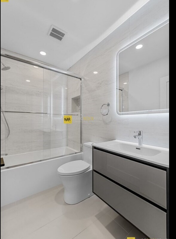 Building Photo - 535 Newbury St