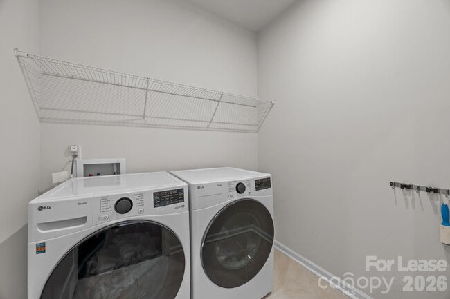 Building Photo - 915 Kinsey Aly