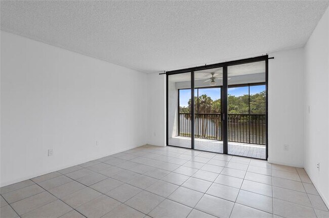 Building Photo - 2900 NW 42nd Ave