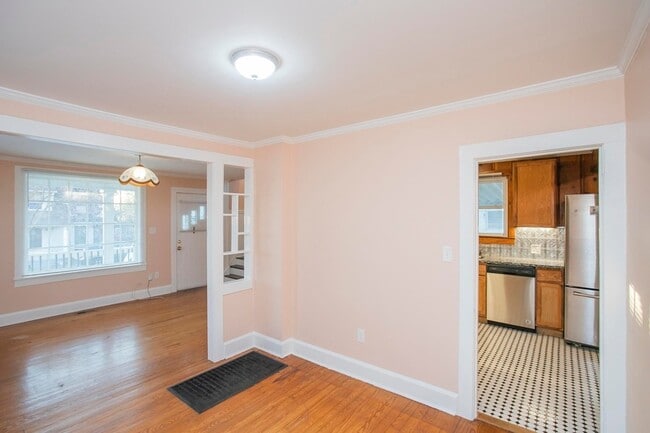 Building Photo - 909 Clarke St