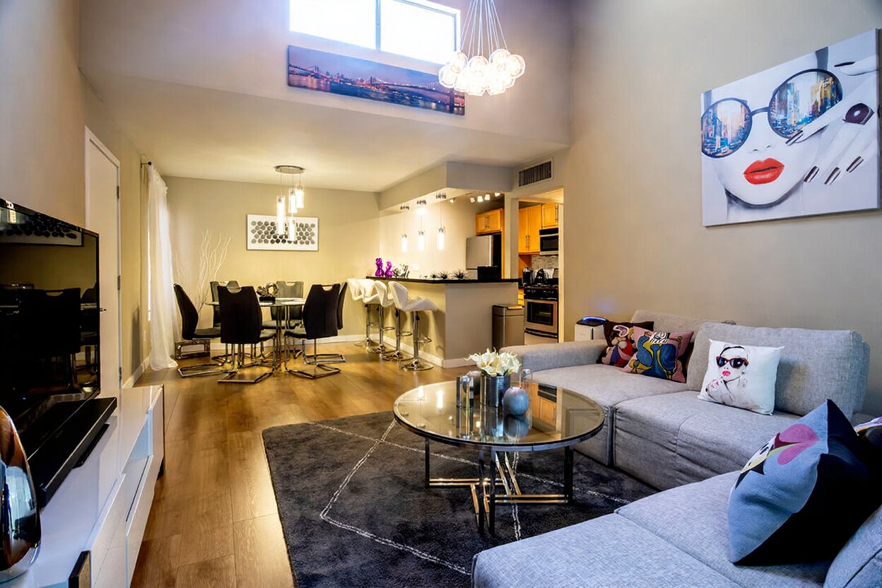 Building Photo - 18350 Hatteras St