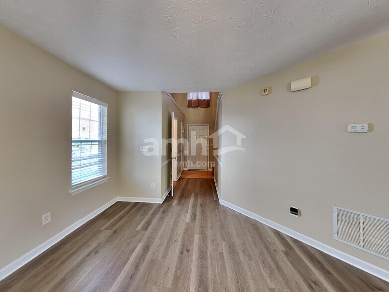 Building Photo - 2533 Plymouth Way