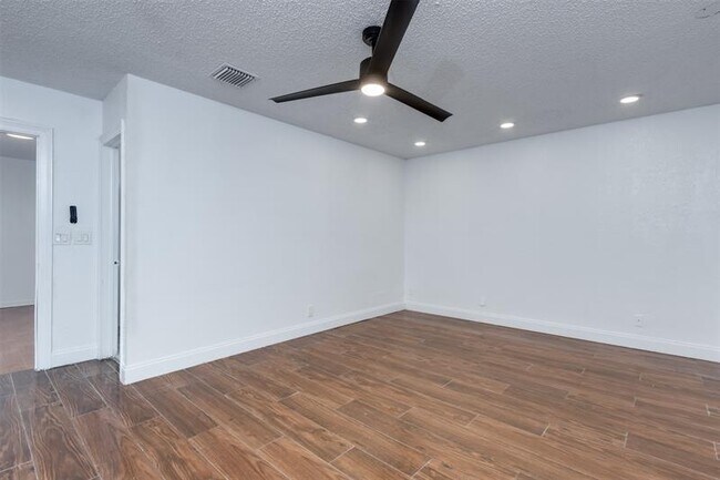Building Photo - 7950 NW 11th Ct