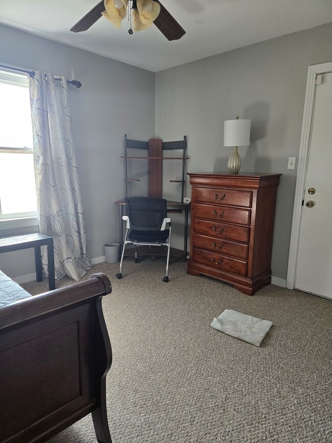 Building Photo - Furnished Three Bedroom Home With Flexible Lease Terms