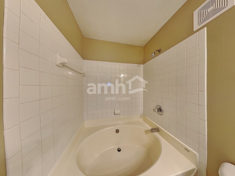 Building Photo - 7304 Wethersfield Dr