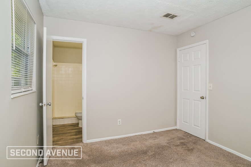 Building Photo - 5111 Arrowsmith Rd