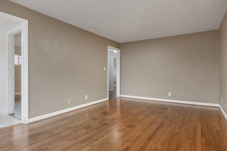 Building Photo - 303 Wygoda Cir