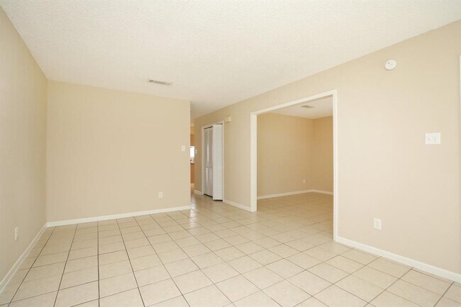 Building Photo - 1552 East Ave