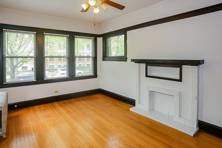 Primary Photo - 3501 N Greenview Ave