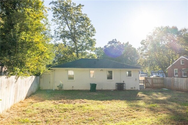 Building Photo - 2071 Miriam Ln