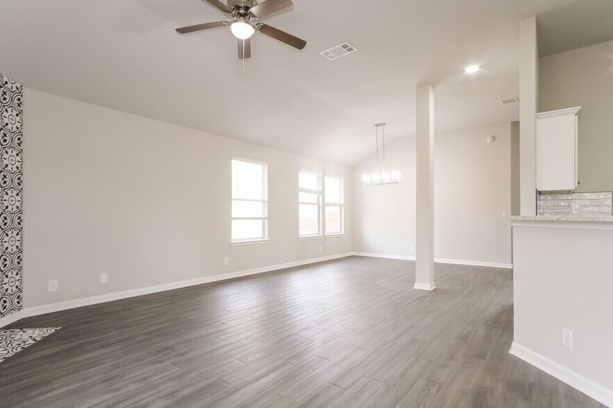 Building Photo - 407 Clarks Way