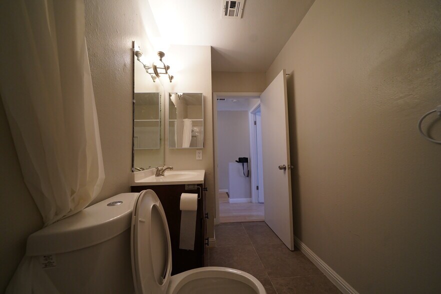 Building Photo - 5282 S Maryland Pky