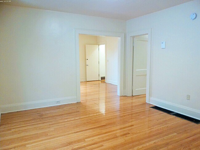 Building Photo - 147 Fellows Ave