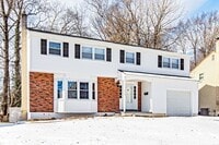 Building Photo - 5 bedroom, 2.5 bath home in Claymont