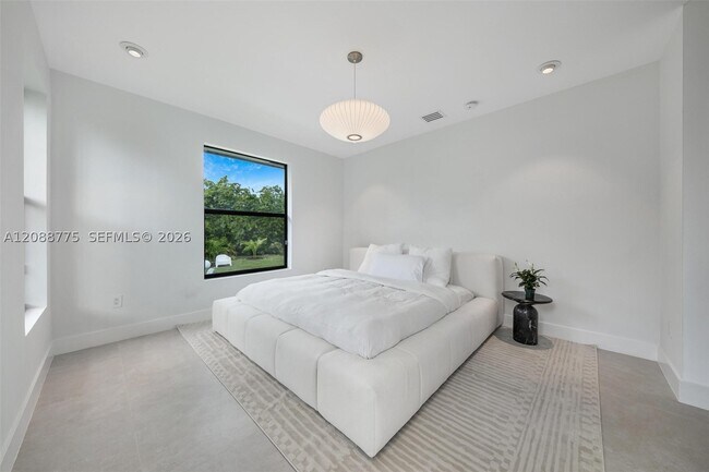 Building Photo - 12790 SW 91 Ave