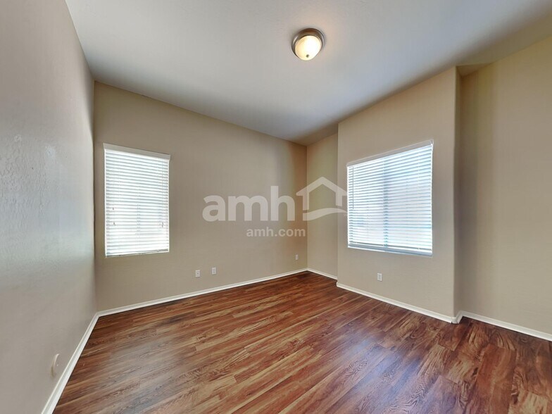 Building Photo - 15065 N 176th Ln