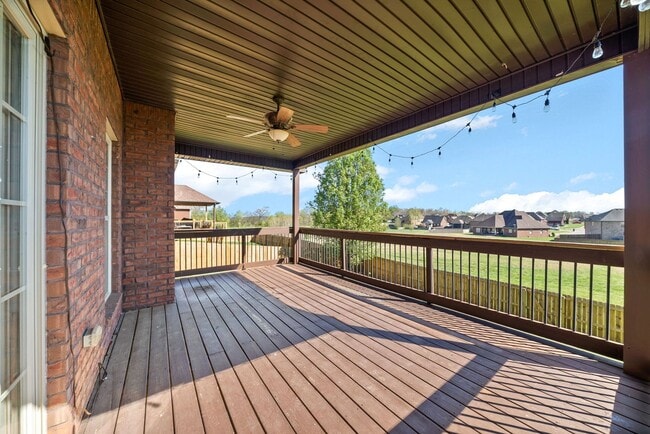 Building Photo - Three Bedroom with Bonus on Exit 8!