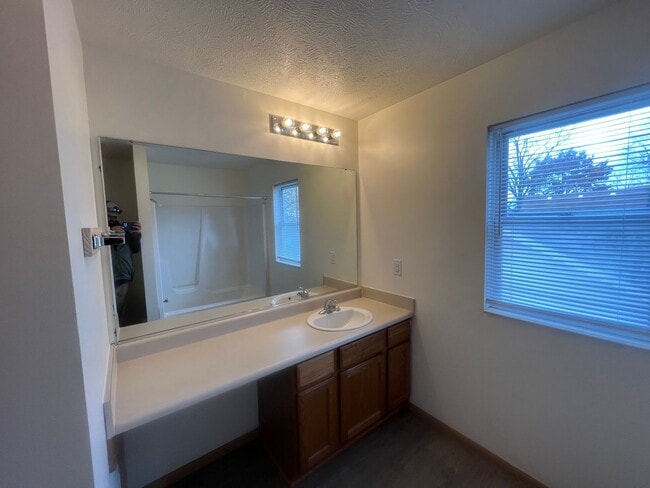 Building Photo - Beautiful 3-Bedroom Single Family Home in ...