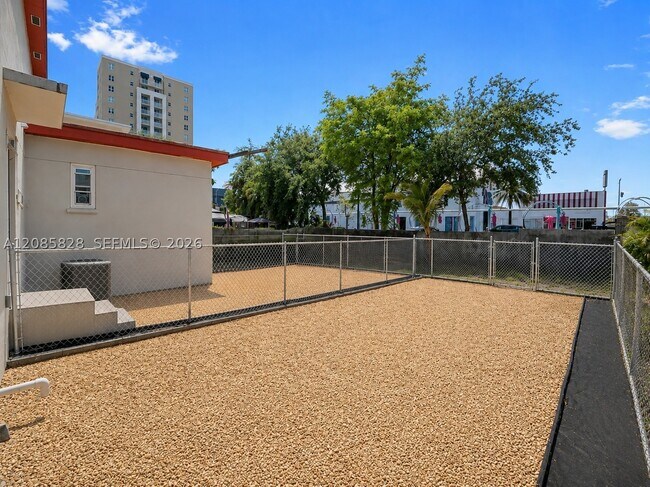 Building Photo - 238 NW 41st Ave