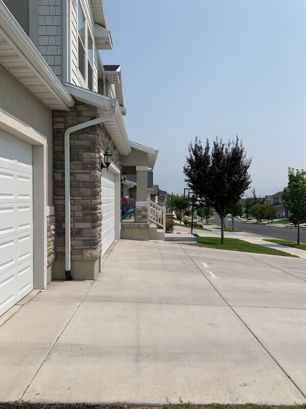 Building Photo - 4512 Breezy Meadow Dr